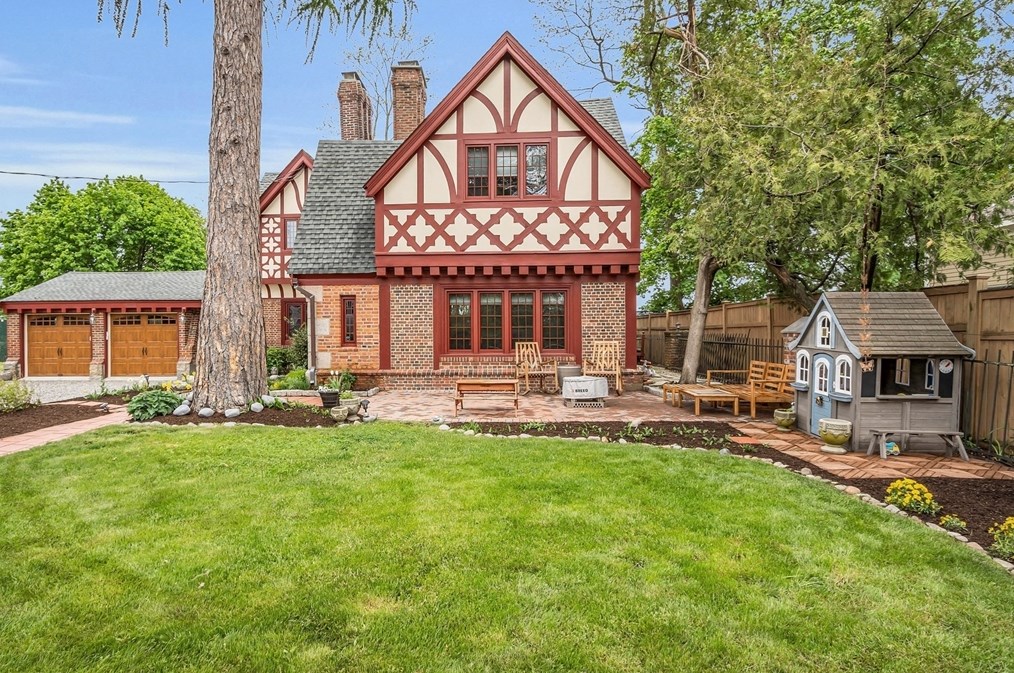 27 Kimball Ave, Ipswich MA 01938-1206 exterior