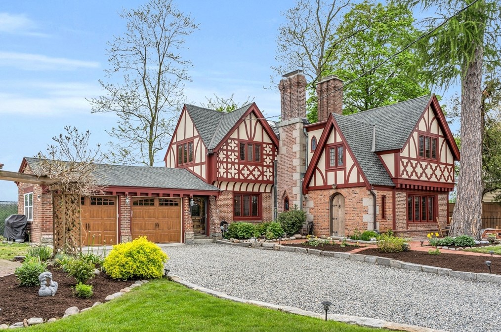 27 Kimball Ave, Ipswich MA 01938-1206 exterior