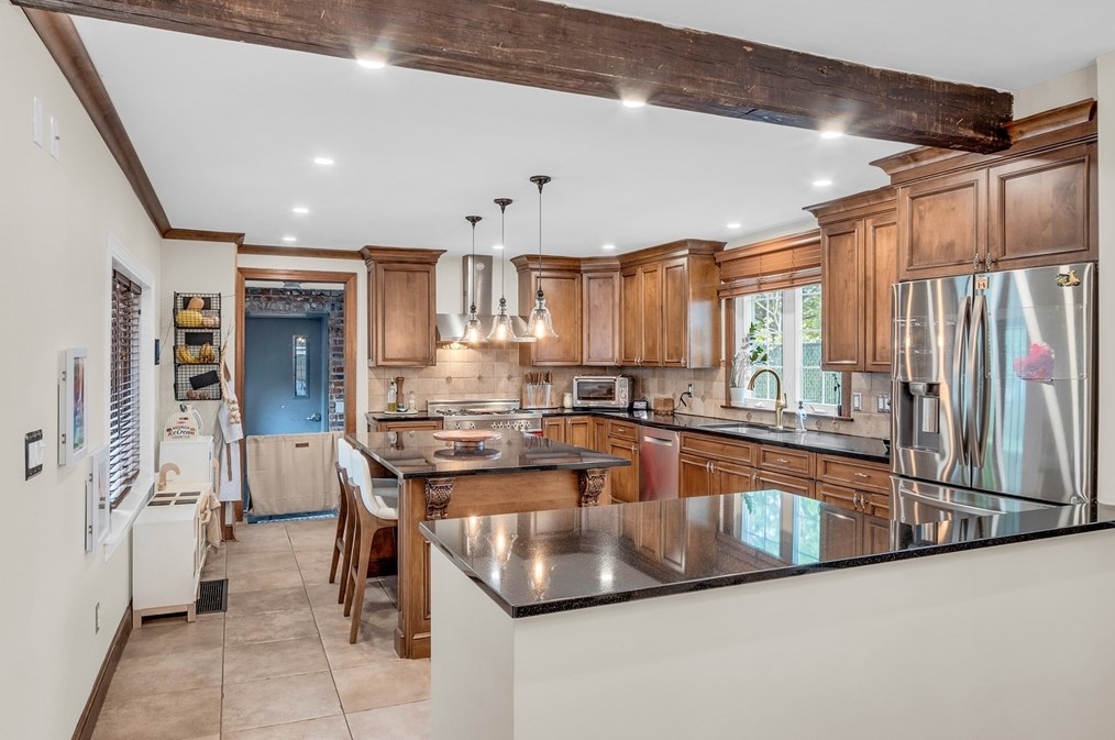 27 Kimball Ave, Ipswich MA 01938-1206 exterior