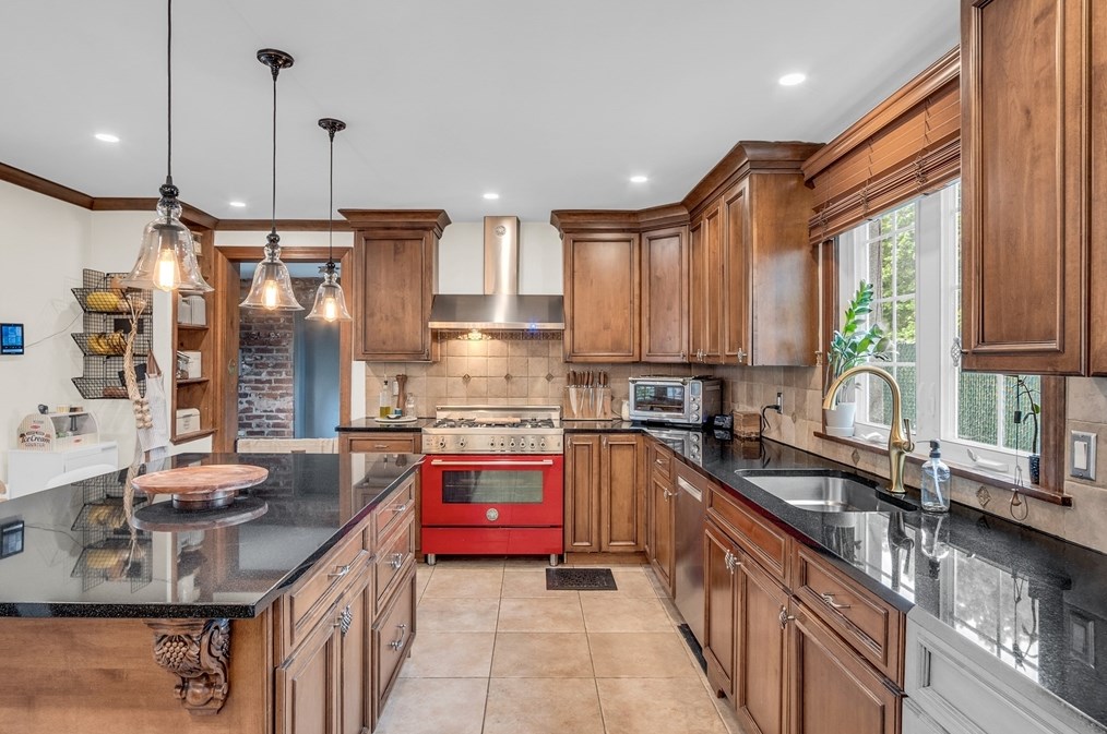 27 Kimball Ave, Ipswich MA 01938-1206 exterior