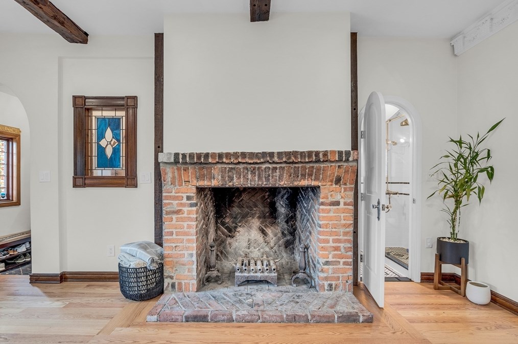 27 Kimball Ave, Ipswich MA 01938-1206 exterior