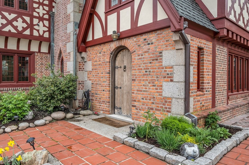 27 Kimball Ave, Ipswich MA 01938-1206 exterior