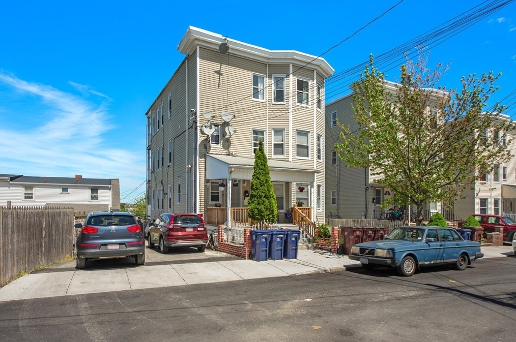 17 Jones St, Everett MA 02149-2205 exterior