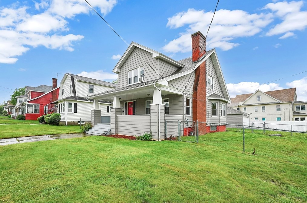 196 Nonotuck Ave, Chicopee MA 01013-2539 exterior