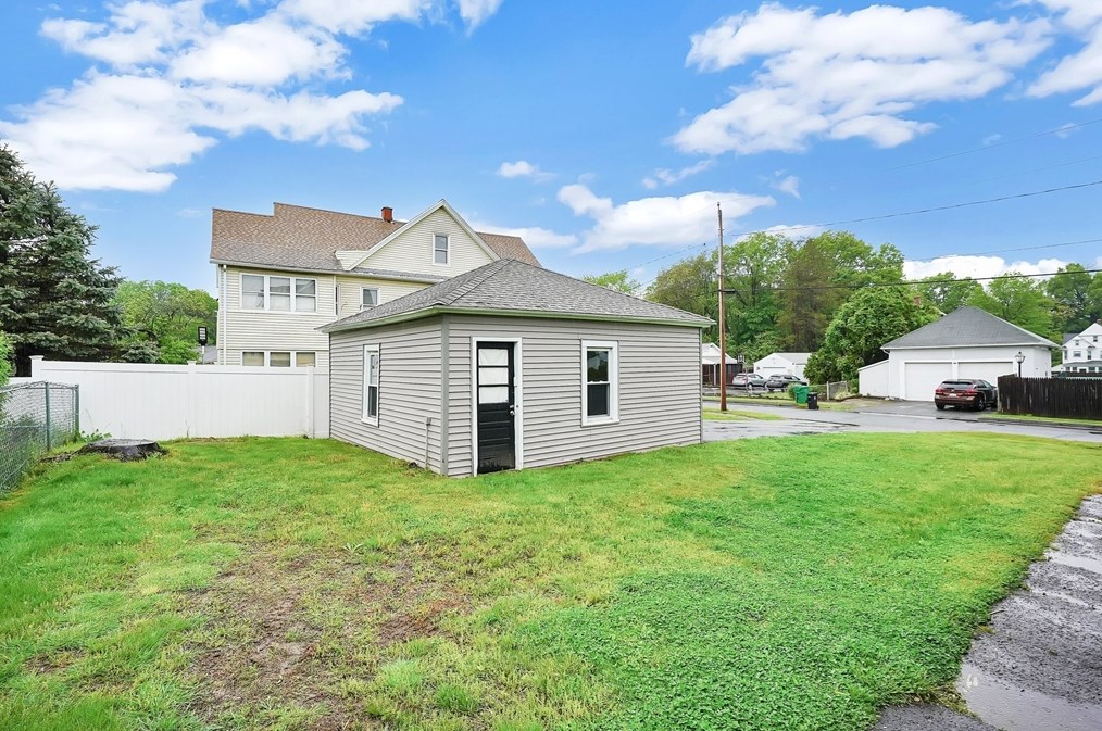 196 Nonotuck Ave, Chicopee MA 01013-2539 exterior