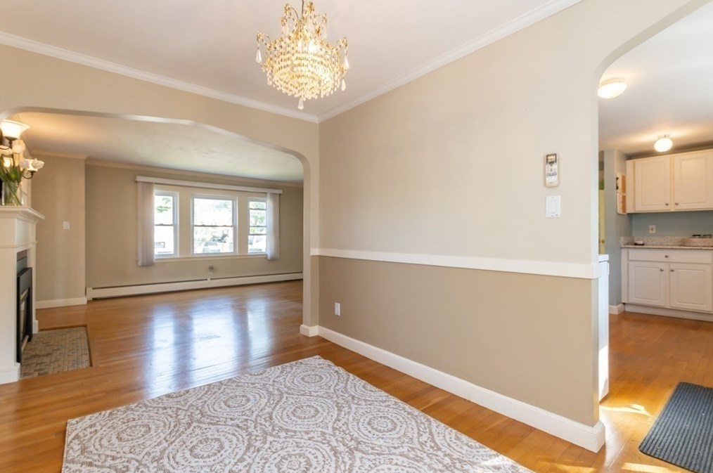 19 Aberdeen Ave, Waltham MA 02453-6885 exterior