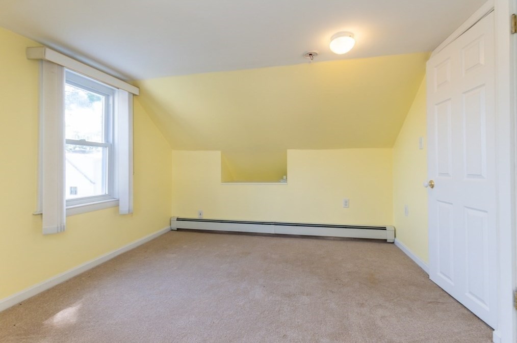 19 Aberdeen Ave, Waltham MA 02453-6885 exterior