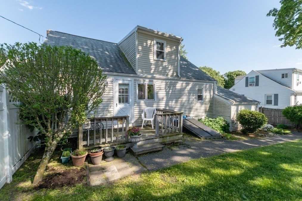 19 Aberdeen Ave, Waltham MA 02453-6885 exterior