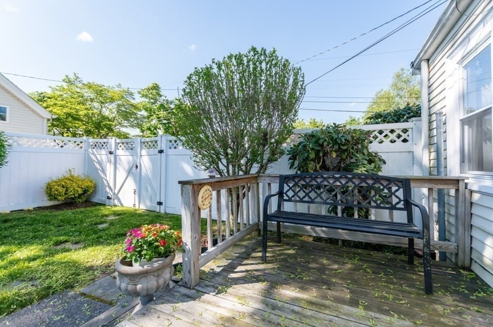 19 Aberdeen Ave, Waltham MA 02453-6885 exterior