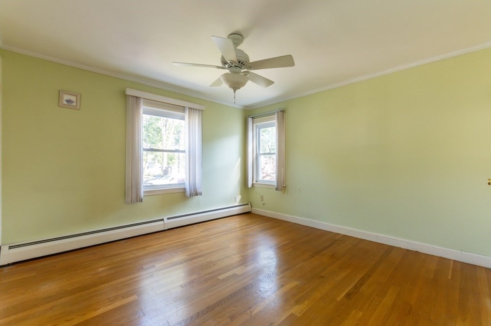 19 Aberdeen Ave, Waltham MA 02453-6885 exterior