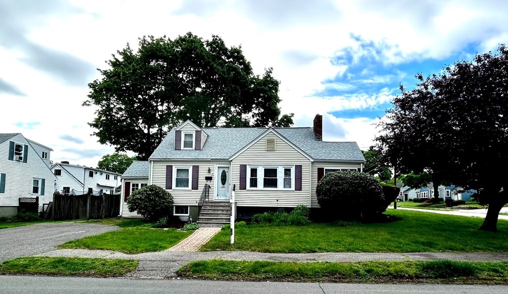 19 Aberdeen Ave, Waltham MA 02453-6885 exterior