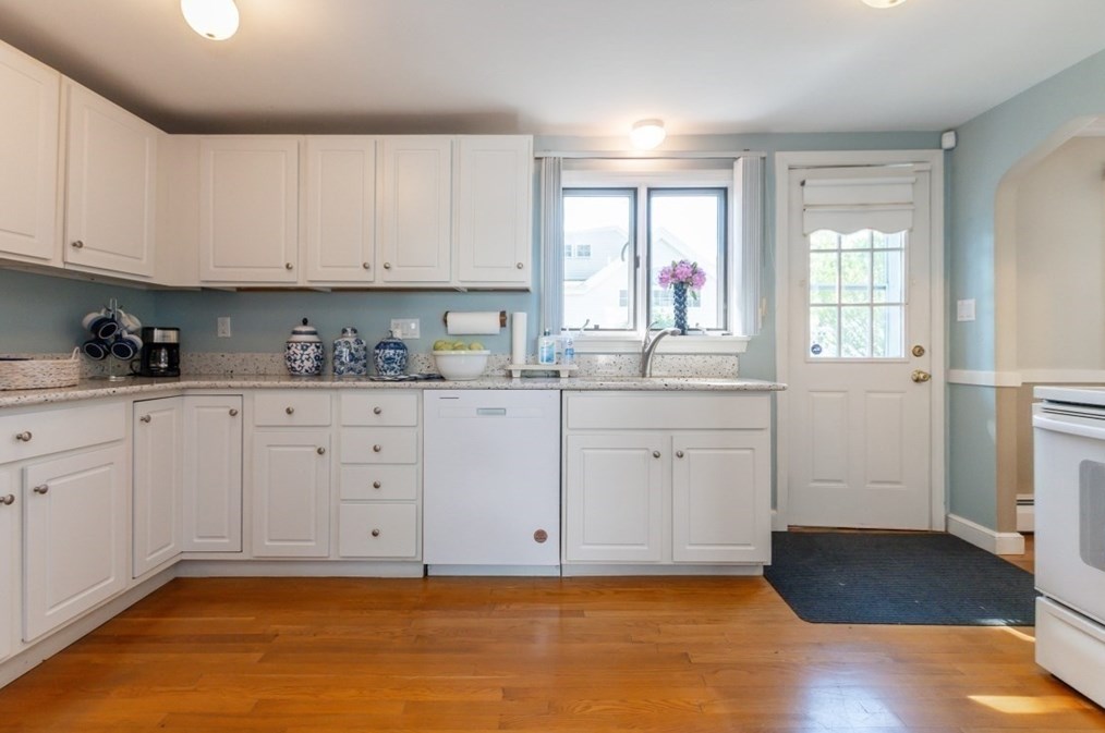 19 Aberdeen Ave, Waltham MA 02453-6885 exterior