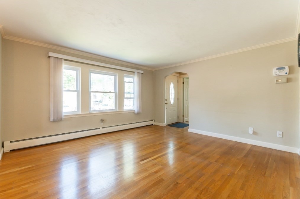 19 Aberdeen Ave, Waltham MA 02453-6885 exterior