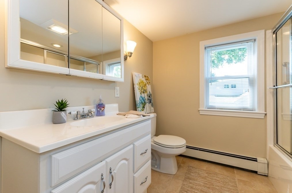 19 Aberdeen Ave, Waltham MA 02453-6885 exterior