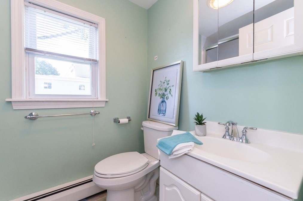 19 Aberdeen Ave, Waltham MA 02453-6885 exterior