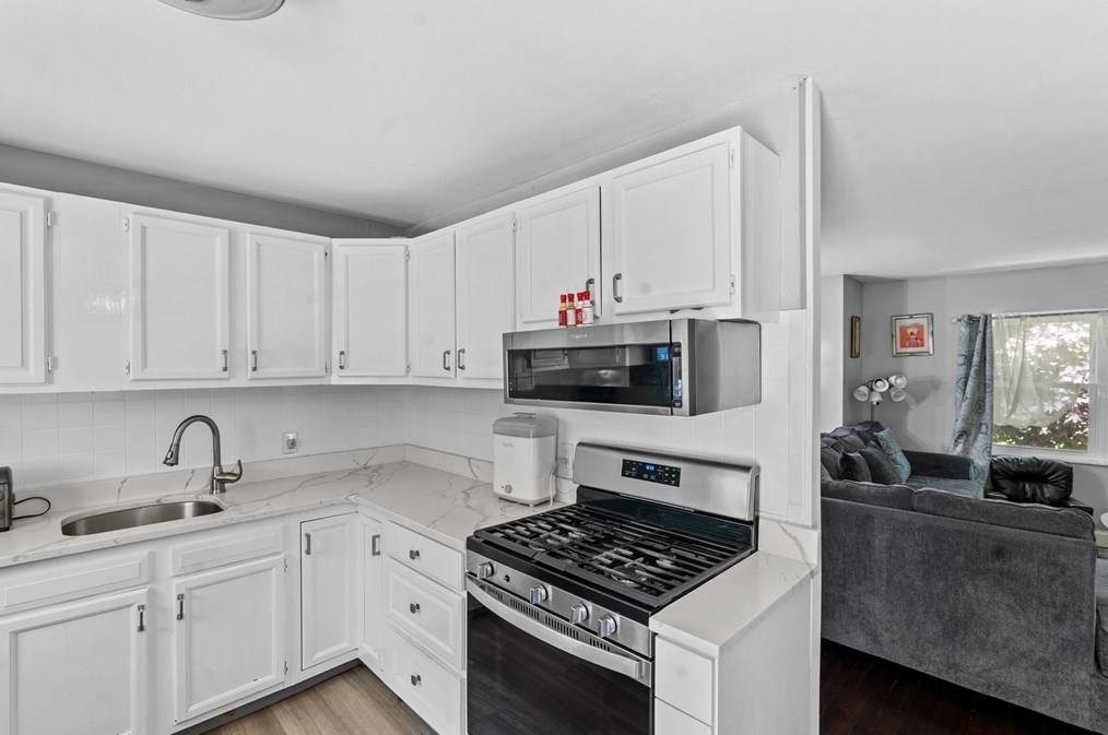 74 Briggs St, Taunton MA 02780-4806 exterior