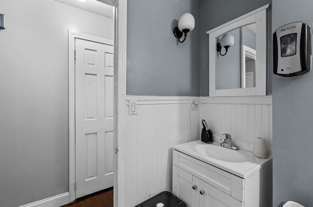 74 Briggs St, Taunton MA 02780-4806 exterior