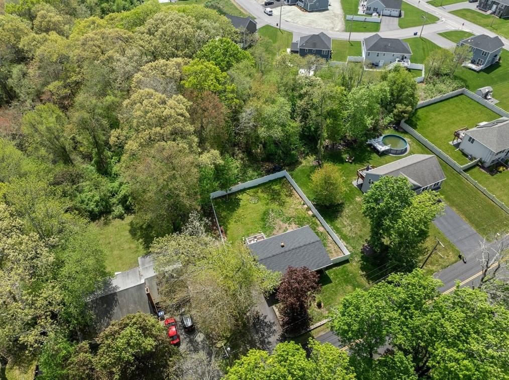 74 Briggs St, Taunton MA 02780-4806 exterior