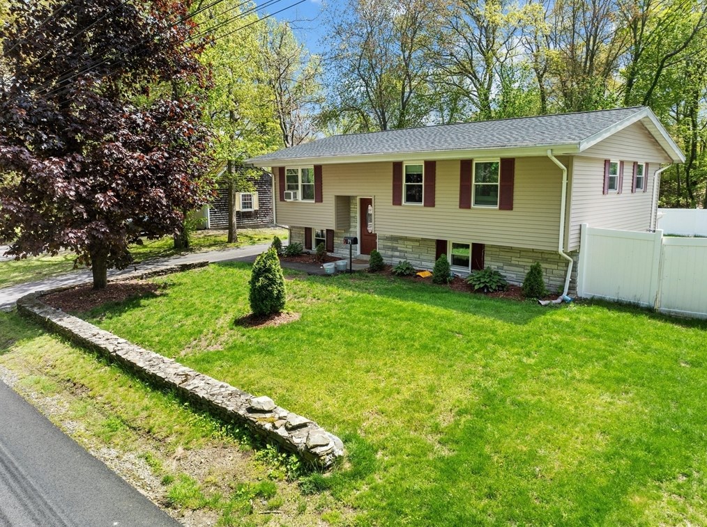 74 Briggs St, Taunton MA 02780-4806 exterior