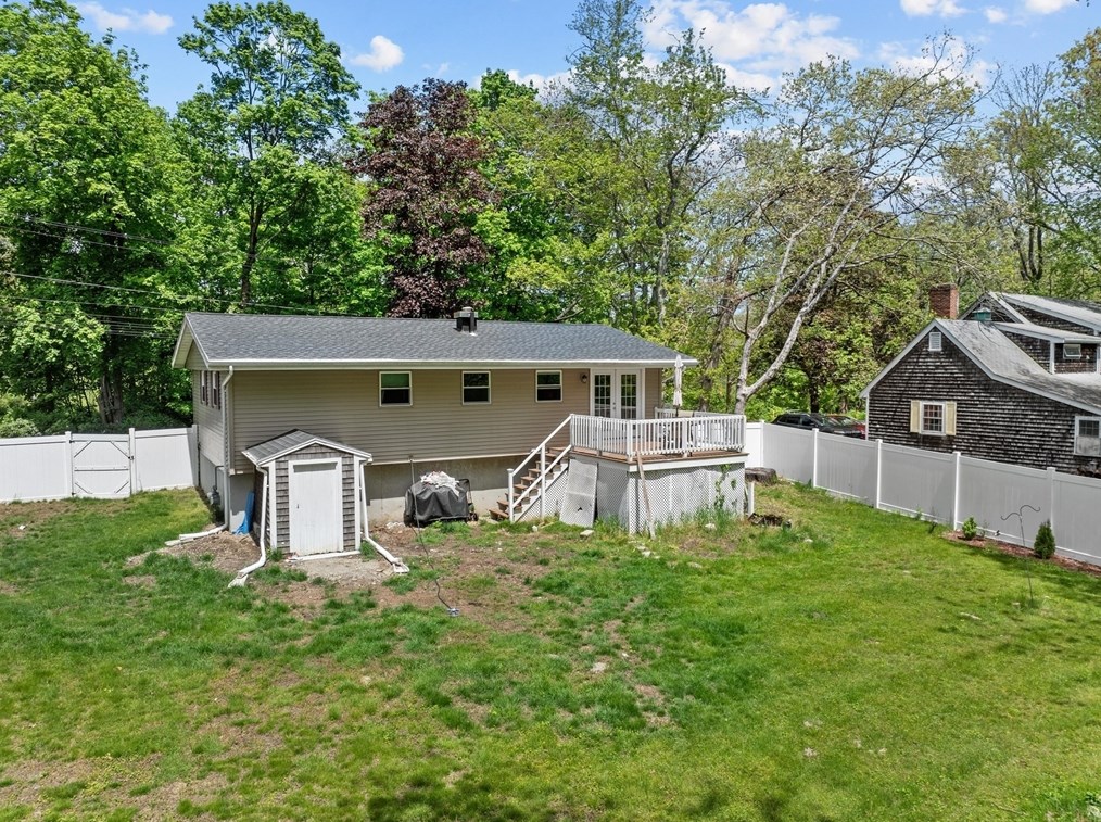 74 Briggs St, Taunton MA 02780-4806 exterior