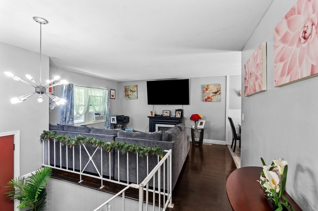 74 Briggs St, Taunton MA 02780-4806 exterior