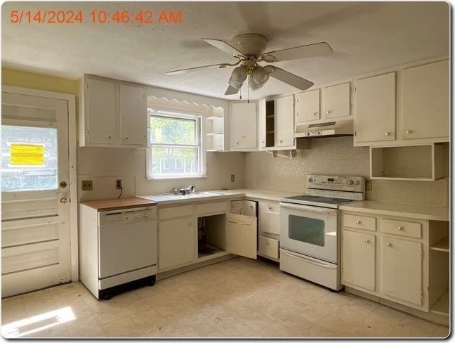 2 Stevens Ave, Middleton MA 01949-2388 exterior