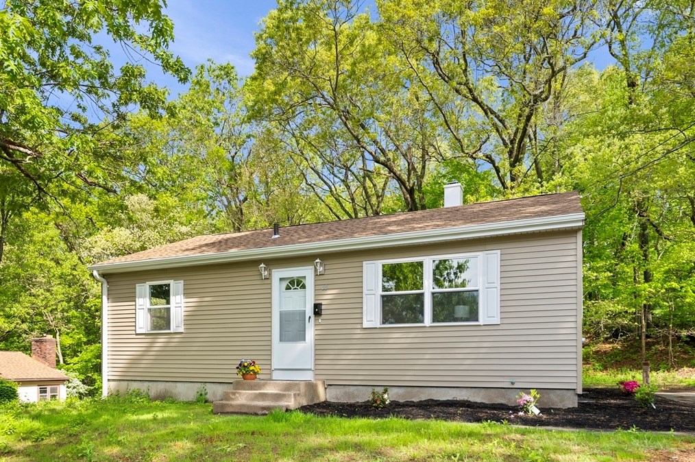 68 Crestmont St, Springfield MA  01108-3314 exterior