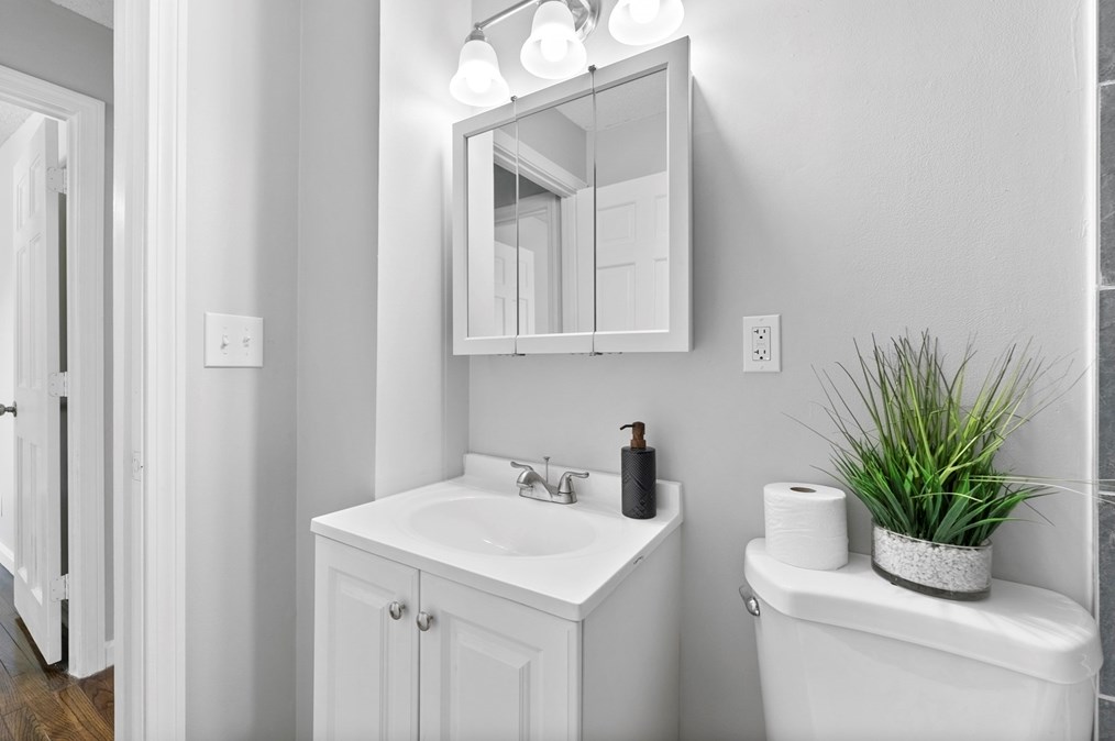 68 Crestmont St, Springfield MA  01108-3314 exterior