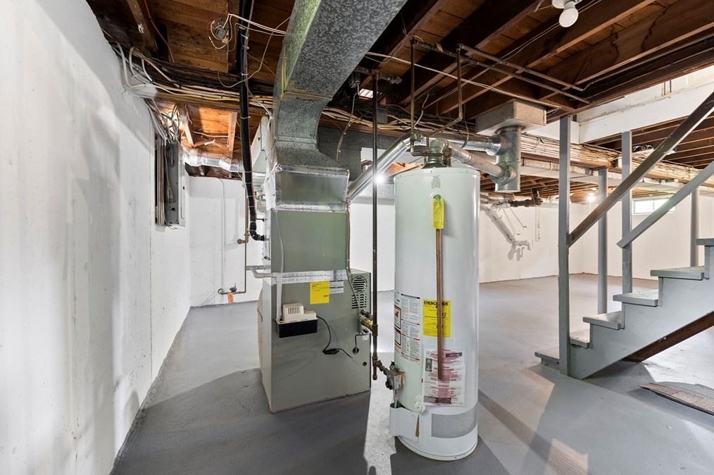 68 Crestmont St, Springfield MA  01108-3314 exterior