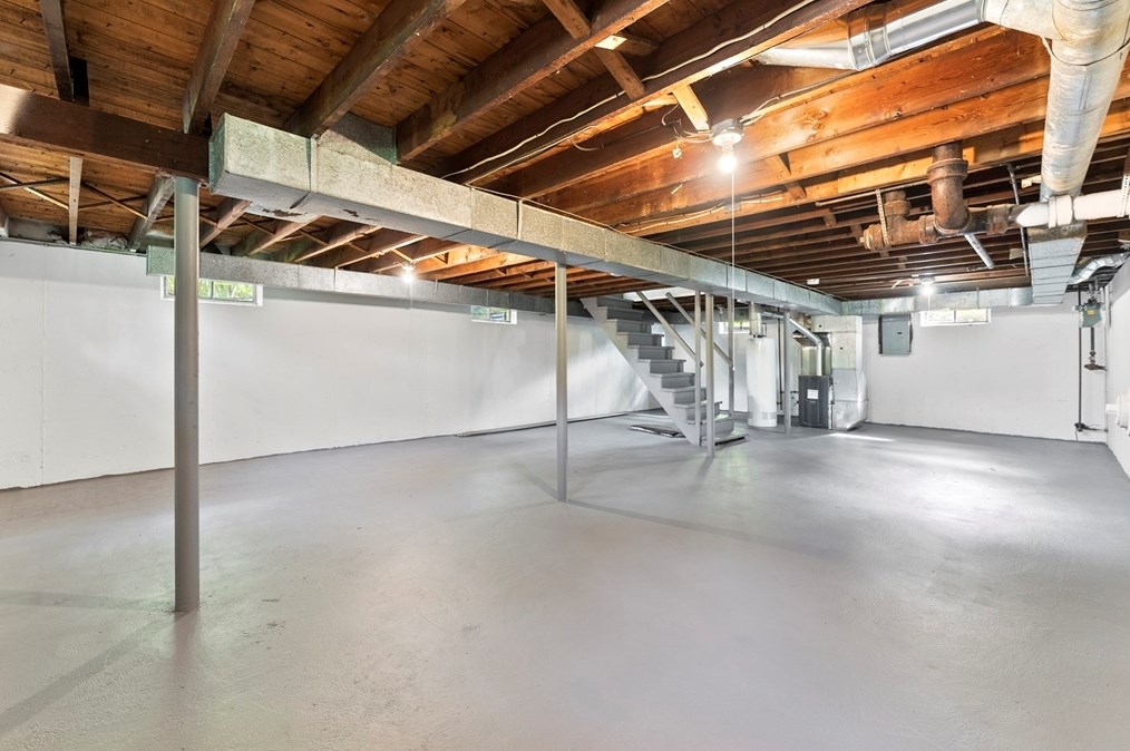 68 Crestmont St, Springfield MA  01108-3314 exterior