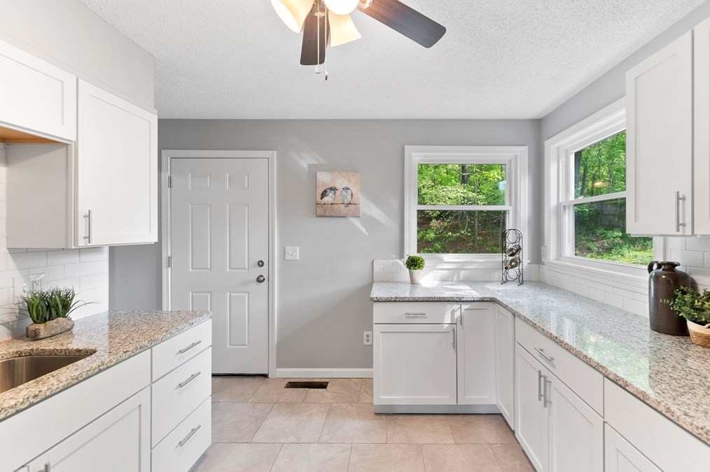 68 Crestmont St, Springfield MA  01108-3314 exterior