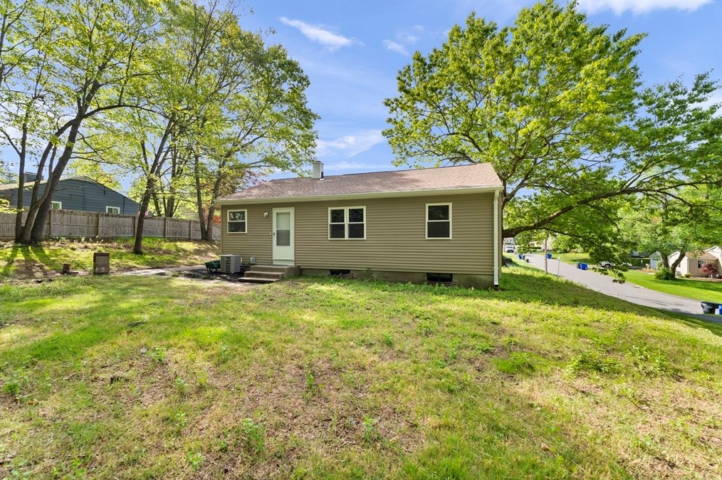 68 Crestmont St, Springfield MA  01108-3314 exterior