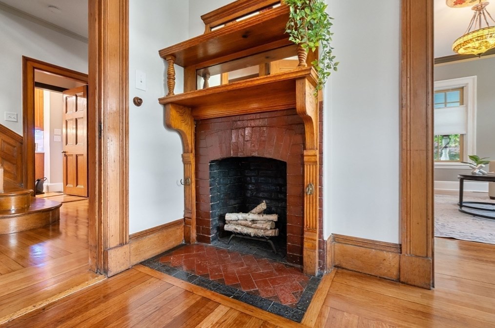 4 Melville Ave, Boston MA 02124-2104 exterior