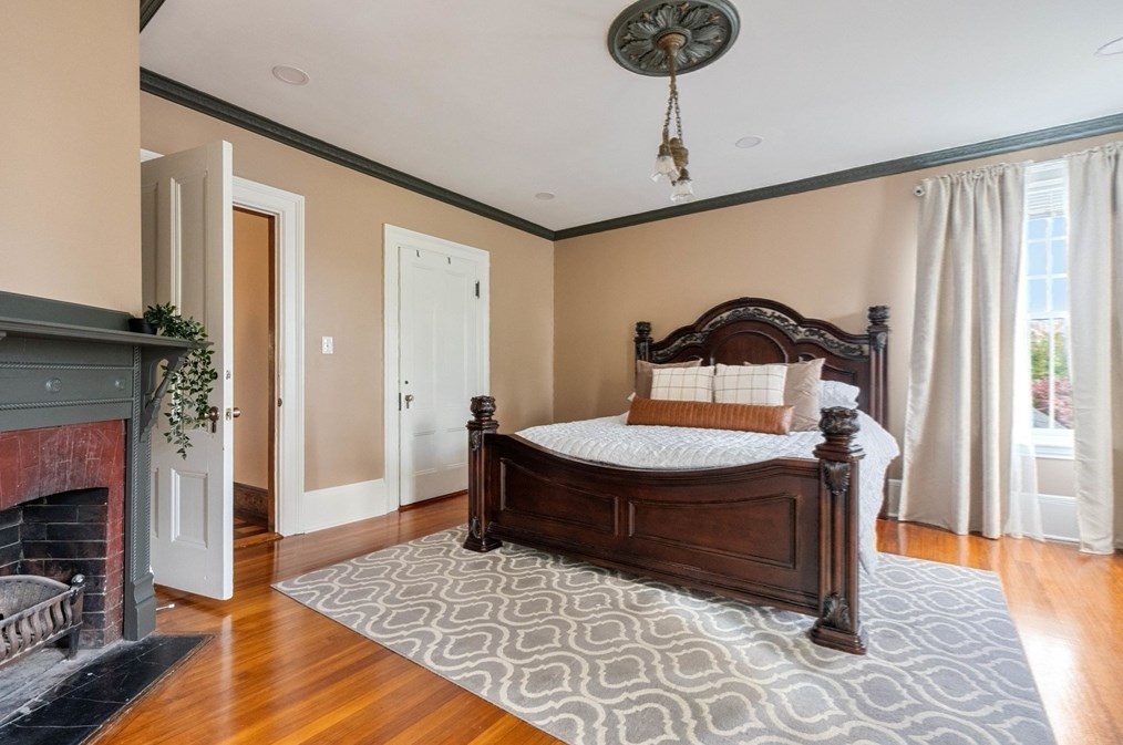 4 Melville Ave, Boston MA 02124-2104 exterior