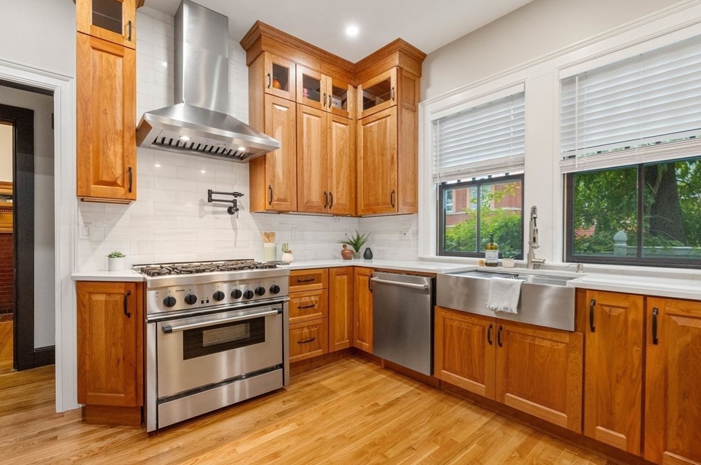 4 Melville Ave, Boston MA 02124-2104 exterior