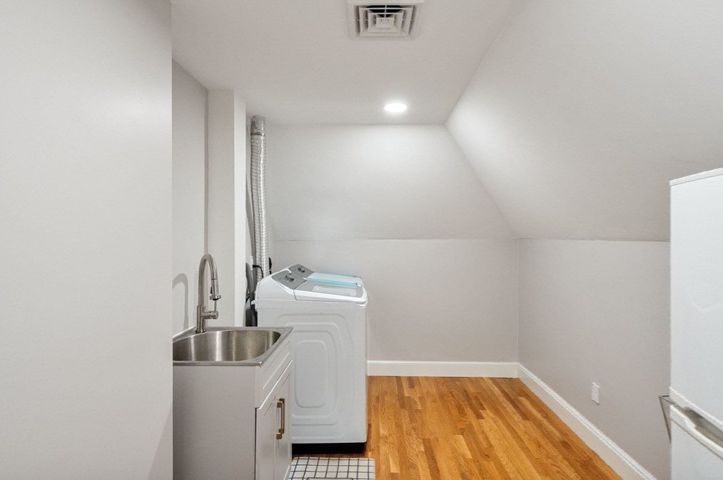 4 Melville Ave, Boston MA 02124-2104 exterior