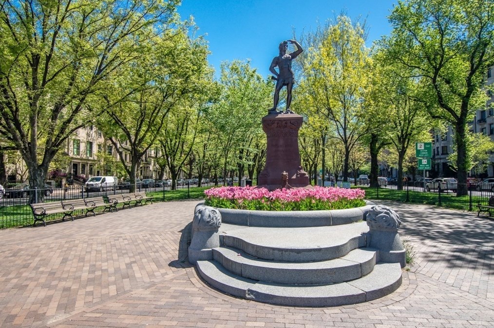 390 Commonwealth Ave, Boston MA exterior