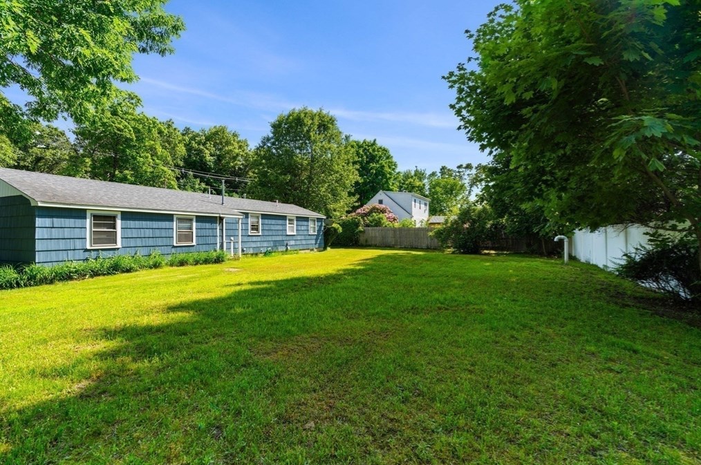 52 Middle Rd, Merrimac MA 01860-2414 exterior