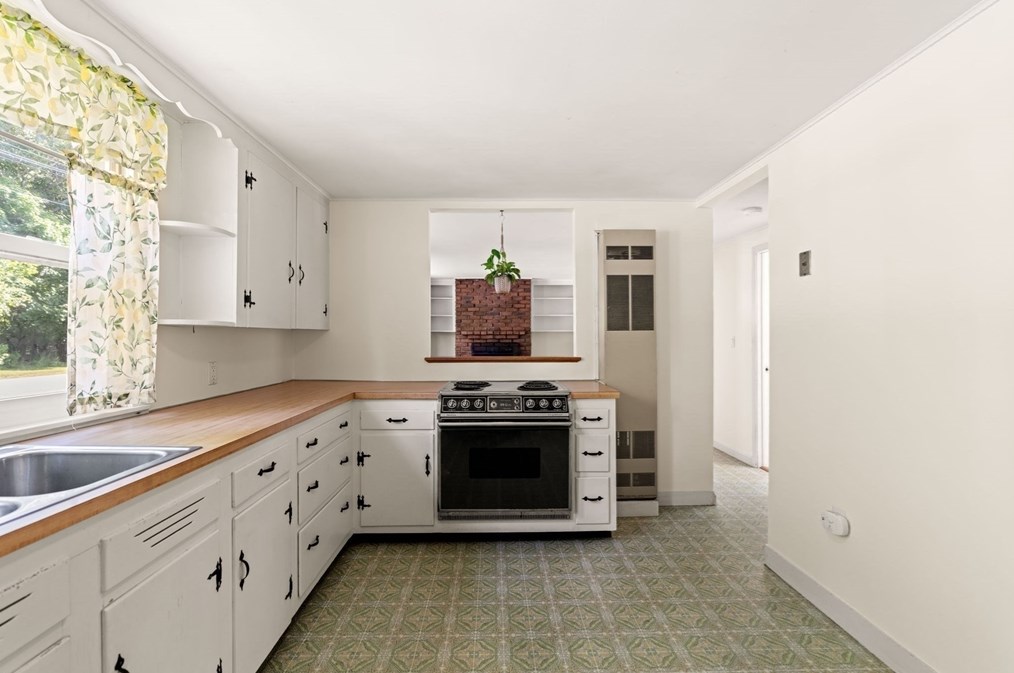 52 Middle Rd, Merrimac MA 01860-2414 exterior