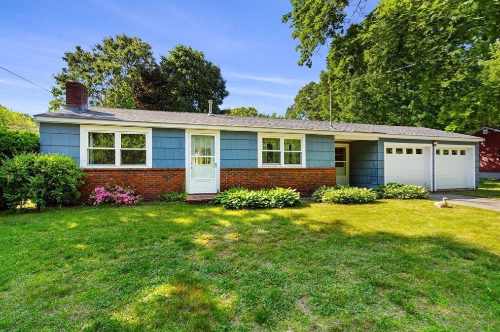 52 Middle Rd, Merrimac MA 01860-2414 exterior