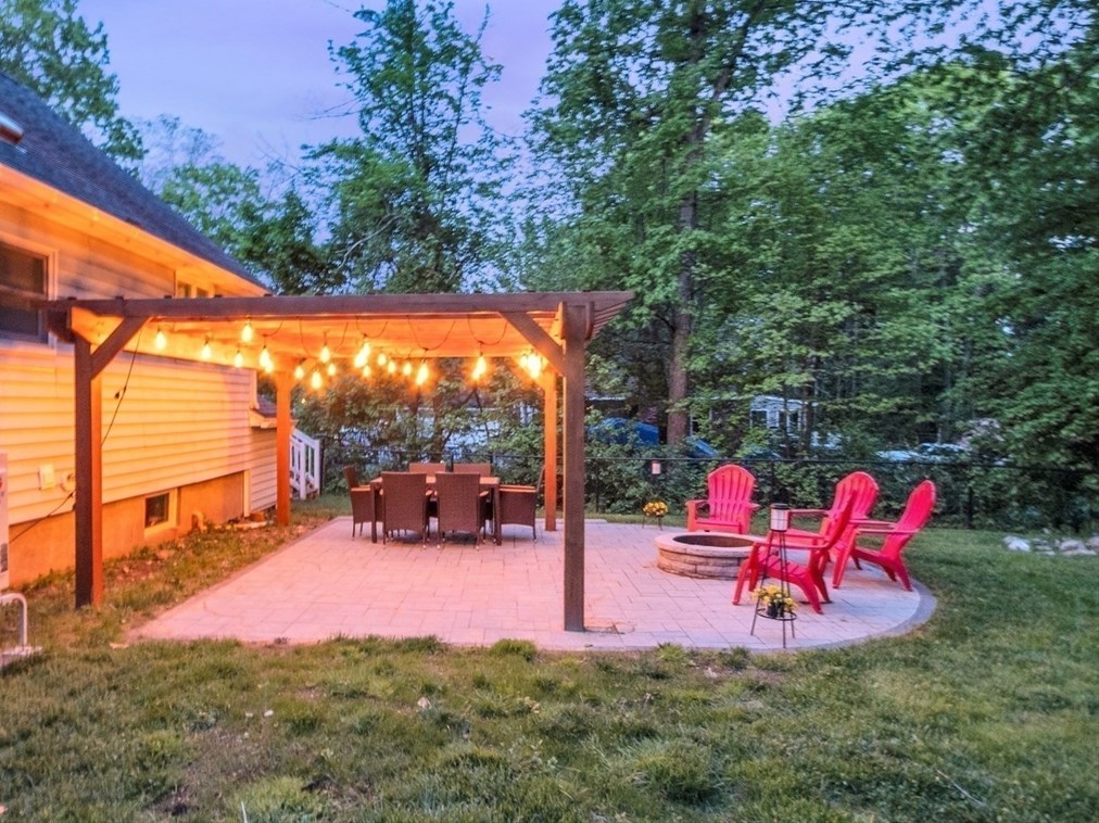 25 Maplewood Ave, Tyngsborough MA 01879-1611 exterior