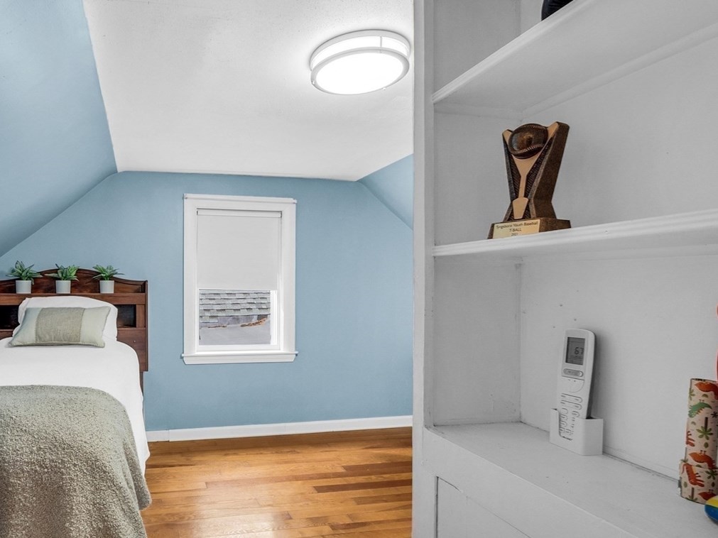 25 Maplewood Ave, Tyngsborough MA 01879-1611 exterior