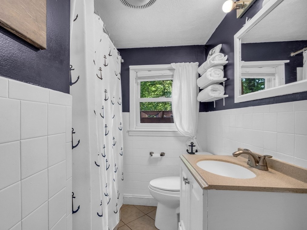 25 Maplewood Ave, Tyngsborough MA 01879-1611 exterior