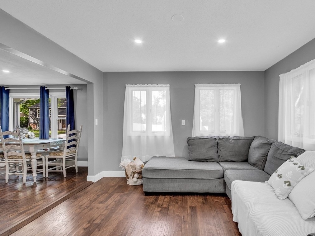 25 Maplewood Ave, Tyngsborough MA 01879-1611 exterior