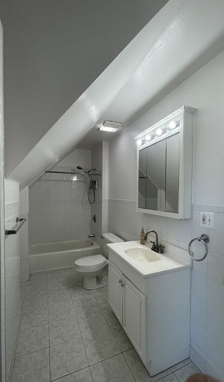 16 Gould Ave, Malden MA 02148-6913 exterior