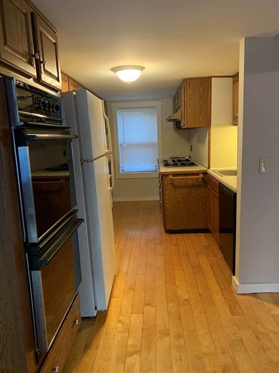 28 Cottage St, Leominster MA 01453-3551 exterior