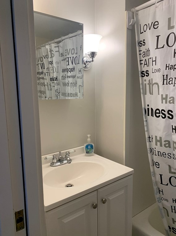 28 Cottage St, Leominster MA 01453-3551 exterior