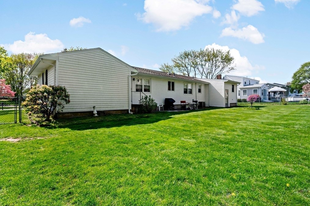 50 Rosewood Dr, Seekonk MA exterior