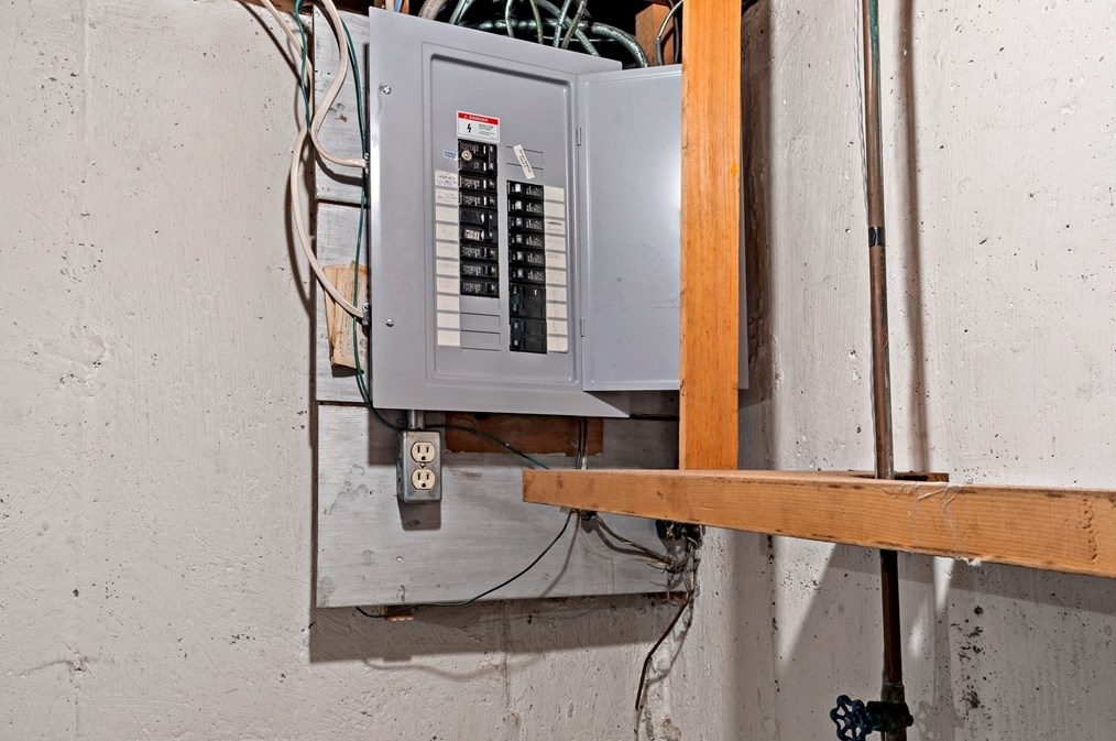 50 Rosewood Dr, Seekonk MA exterior