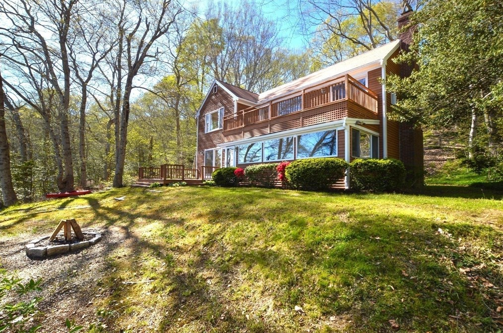 226 Pimlico Pond Rd, Mashpee MA 02649-2160 exterior